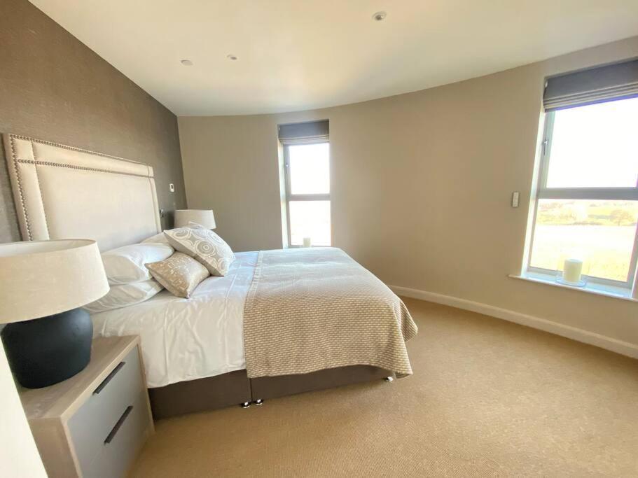 Luxury Converted Water Tower In Flockton Villa Emley Esterno foto