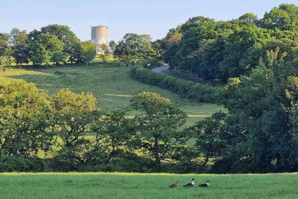 Luxury Converted Water Tower In Flockton Villa Emley Esterno foto