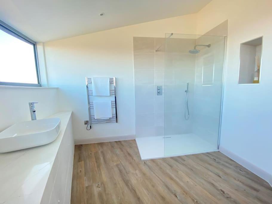 Luxury Converted Water Tower In Flockton Villa Emley Esterno foto